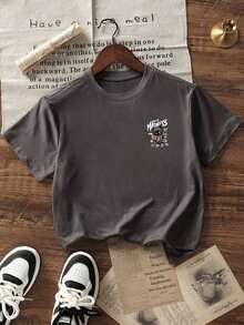 Boys' Short-Sleeved Crew Neck T-Shirt, Casual Summer Style, With A Graphic Print Of A Skateboarding Bear And The Slogan "Enjoy The Madness". Loose-Fitting T-Shirt For Urban Style And Everyday Wear For Kids - 灰色 - 查看 4