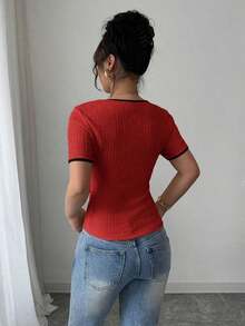 Raffinéa Camiseta ajustada de mujer con diseño de lazo de cuello en V de bloque de color estilo francés, top con lazo delantero rojo, top con cordones rojos, top sexy rojo, blusas de manga corta para mujer, últimas blusas para mujer, nuevos llegados - Rojo - Ver 2
