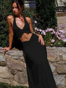 Conjunto de dos piezas: top sin mangas con escote en V y cuello halter de moda y falda larga con volante - Negro - Ver 3