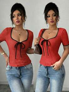Raffinéa Camiseta ajustada de mujer con diseño de lazo de cuello en V de bloque de color estilo francés, top con lazo delantero rojo, top con cordones rojos, top sexy rojo, blusas de manga corta para mujer, últimas blusas para mujer, nuevos llegados - Rojo - Ver 1
