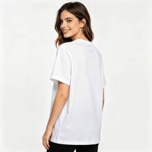 Tops para mujerUna Chaqueta femenina con estampado de números y el eslogan 23. El diseño corto y la tela suave, cómoda y transpirable lo hacen adecuado para el uso diario informal, salidas y vestimenta escolar en primavera y verano. Irradia un estilo fresco e individualista. - Blanco - Ver 9