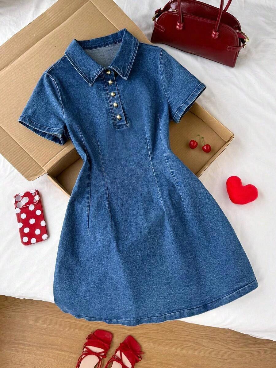 Vestido de mezclilla casual de manga corta con botones y cuello polo para mujer, vestido de verano, vestido de Navidad, vestido de San Valentín, vestido de Año Nuevo, vestido de fiesta para mujer, vestido elegante para mujer, vestido casual para mujer, vestido azul, vestido de mezclilla azul con botones dorados y cuello polo casual de diseño de línea A de manga corta para mujer - Azul lavado medio - Ver 1
