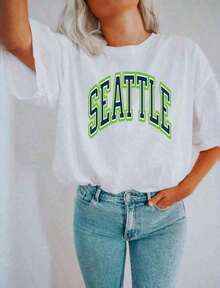 Camiseta de manga corta, suave, SeahawksSvgSeahawksLeopardoSvgVayaSeahawksSvgSeahawksFútbolSvgSeahawksvgMascota,EscuelaSvgDxf,Eps,Png,PDFS, VintageVeranoTopsParaMujeres-UnisexoSuelto-AjusteCómodoVintageCalle-EstiloAlgodónT-CamisaCamisa de mujer de alta calidadCasual 100%Algodón 100%Algodón - Blanco - Ver 6