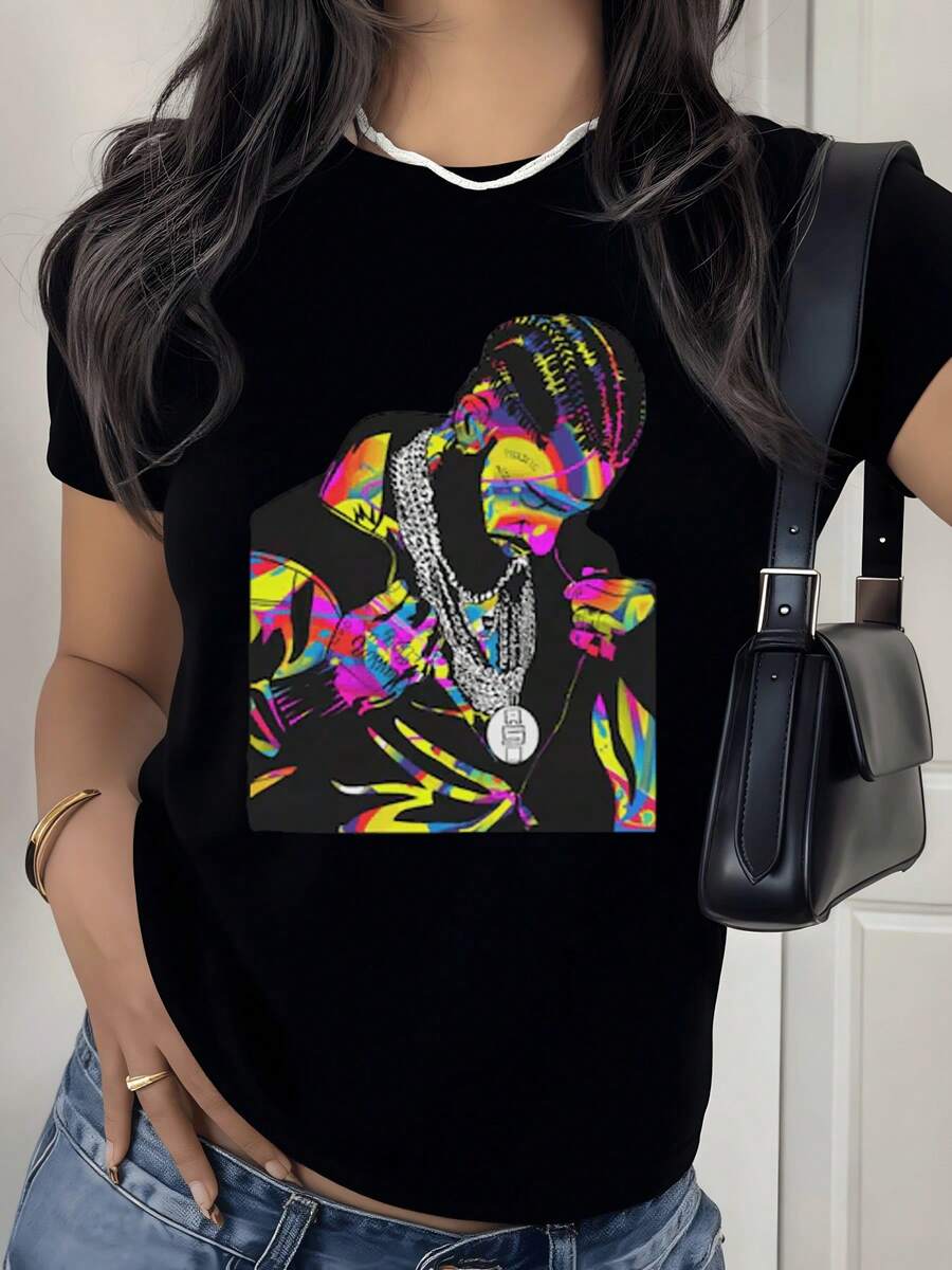 Retrato artístico formado por trazos de colores neón que representan la energía creativa y la fuerza interior femenina con contraste vibrante camiseta de mujer casual moderna ideal para uso diario - Negro - Ver 1