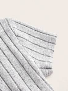 Camiseta crop con tira cruzada de cintura con abertura - Gris Claro - Ver 4