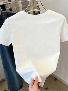 Women's Modern, Casual T-Shirt, Perfect For Parties And Lounging At Home. 100% Cotton, Loose Fit. Vintage Women's Short-Sleeved Crew Neck T-Shirt With A Letter And Graffiti Print. Casual, Versatile, And Stylish, With A Simple Style For Everyday Wear, Suitable For Casual Outings, Travel, And Spring/Summer Fashion. Plus Sizes Available. BlancoFashion - 白色的 - 查看 2