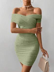 Vestido mini ajustado de mujer con hombros abiertos, manga corta, abalorios y drapeado - Verde - Ver 3