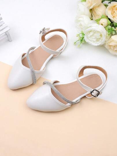 1 Pair Girls' White Crystal Pointed Toe Flat Sandals, Children's Closed Toe Dress Shoes, Elegant Princess Style For Formal Occasions, Suitable For Summer Weddings, Parties, School, And Daily Wear