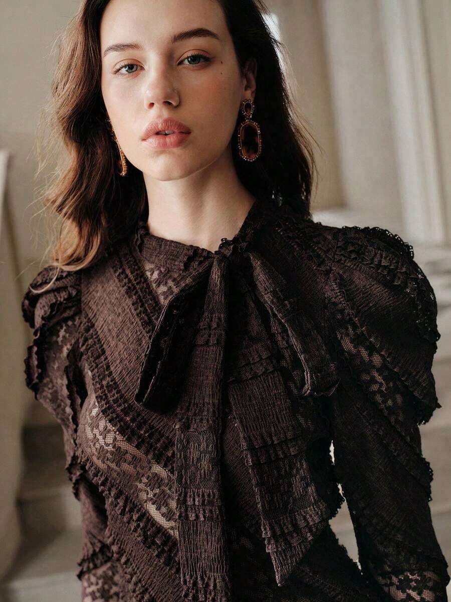Camisa de mujer de manga larga elegante con diseño de corbata de moño, con sensación de alta gama, adecuada para primavera y el Día de San Valentín - Café integral - Ver 1