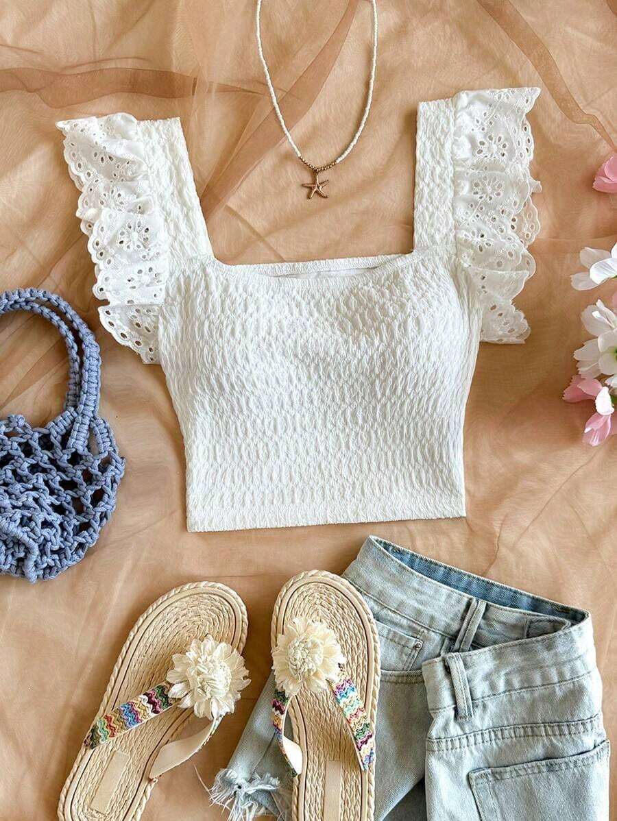 Elegante top corto de mujer de punto con plisados, adornos de encaje floral y diseño ideal para vacaciones - Blanco - Ver 1