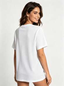 Tops para mujerUna Chaqueta de mujer con un bonito diseño de gato y un corazón, hecha de tela suave y cómoda, perfecta para uso casual al aire libre. - Blanco - Ver 10