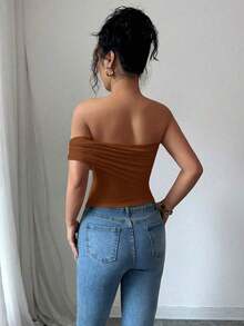 Blusa de verano para mujer con hombros decorados con botones y bajo asimétrico elegante - Marrón - Ver 2