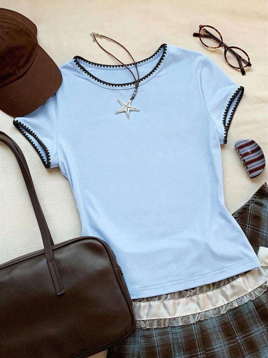 2026 Nueva Moda Camiseta Casual Versátil de Mujer con Cuello Redondo y Mangas Cortas, Contraste de Ribete, Top de Verano, Ropa de Primavera para Exteriores, Top Beige Casual Y2K - Celeste - Ver 1