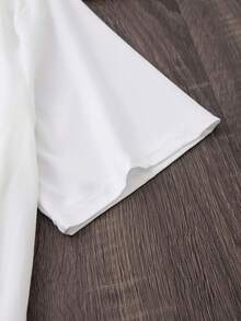 Una camiseta blanca de manga corta y cuello redondo con estampados de girasoles y mariposas, ligeramente holgada, esencial para vacaciones casuales, lavable a máquina pero no apta para limpieza en seco, hecha de tela, adecuada para todas las estaciones - [Blanco] - Ver 4