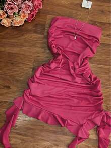 Elegante vestido ajustado de color vino tinto con cuello halter, con diseño asimétrico y fluido, perfecto para fiestas, vacaciones en la playa, festivales de música, salidas y citas, vestido ajustado de verano para mujer, vestido de fiesta para mujer - Rosa Fucsia - Ver 2