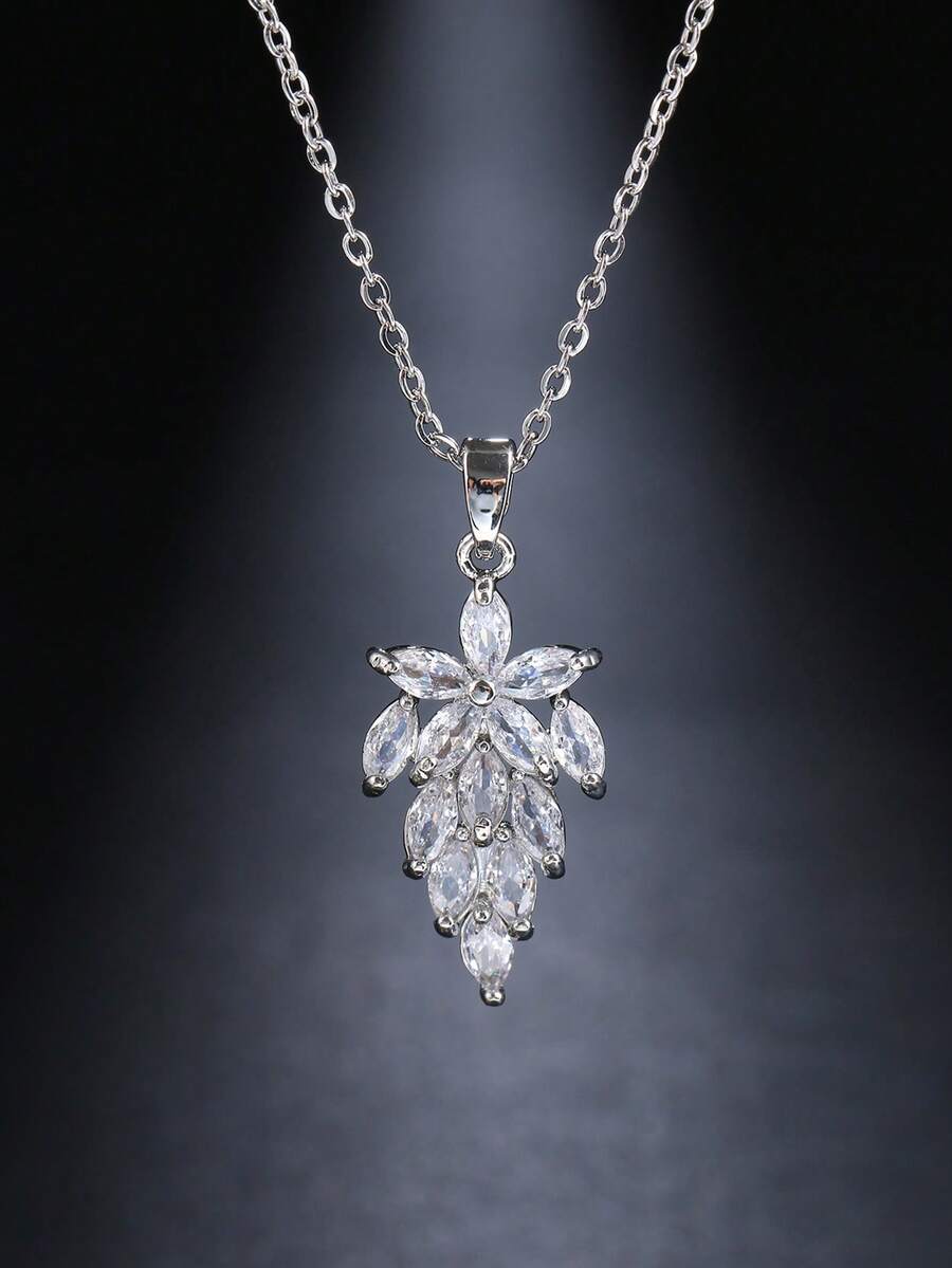 1pc Fashionable Niche Luxury Leaf Pendant Necklace, Minimalist Elegant Cubic Zirconia Inlaid Clavicle Chain, Suitable For Women's Daily Wear - Silver - View 1