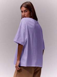Camiseta de cuello redondo suave y oversize, parte de un armario cápsula casual, camiseta oversize para uso diario, aeropuerto, vuelta al colegio, elegante para primavera y verano, vacaciones - Morado - Ver 2