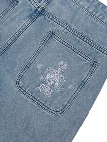 Pantalones cortos vaqueros de 3/4 de longitud, sueltos, de estilo urbano, con bordado de letra negra para hombres - Lavado ligero - Ver 8