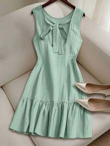 Vestido casual mini de mujer con tirantes de amarre, espalda descubierta, sin mangas, corte evasé y dobladillo con volantes - Verde 2 - Ver 2
