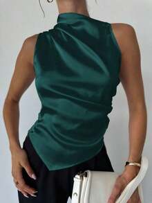 Blusa de satén elegante y minimalista para oficina con cuello plisado, sin mangas, bajo puntiagudo, color verde oscuro - Top de verano de satén verde - Verde Oscuro - Ver 2