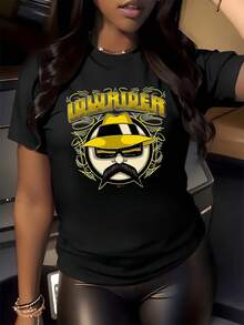 A Golden Symbol Inspired By Urban Culture That Reflects Strength, Confidence, And Street Style With Curved Lettering And Bright Strokes That Evoke Movement, Dynamism, And A Passion For Freedom. A Modern, Casual Women's T-Shirt Perfect For Standing Out. - 黑色 - 查看 1