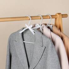 5件套仿珍珠衣架，带丝带蝴蝶结装饰。人造仿珍珠裤架。多功能衣架，适用于公主裙、裤子、牛仔裤、裙子、围巾、婚纱和订婚礼服。 - 查看 6