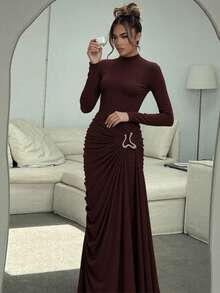 Vestido otoño invierno unicolor cuello redondo manga larga adornos metálicos plisado ajustado elegante estilo europeo para mujer - Marrón - Ver 6