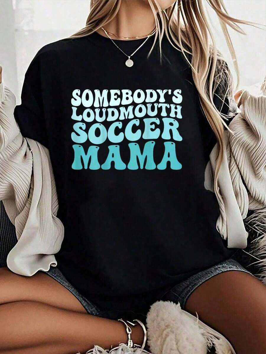 Women's 100% Pure Cotton Plus Size T-Shirt With Fun 'Somebody's Loudmouth Soccer Mama' Print, Perfect For Mother's Day. Comfortable And Cozy T-Shirts For Spring/Summer, Ideal For Women's Vacation Wear And Casual Everyday Use. Perfect For Spring, Summer, And Autumn. - 黑色 - 查看 1