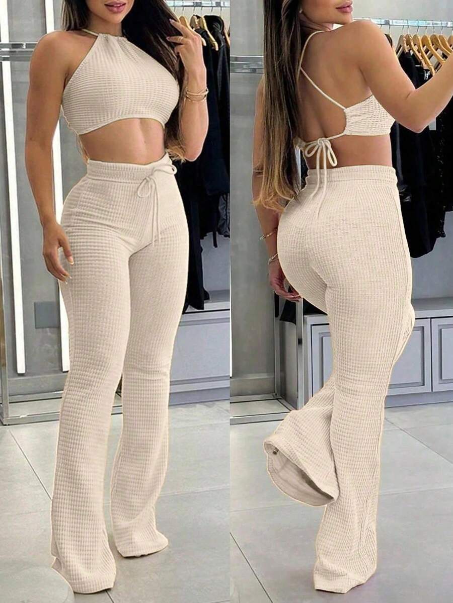 Este nuevo conjunto casual de dos piezas para mujer en color albaricoque incluye una camiseta sin mangas de verano con espalda descubierta y lazo frontal, y pantalones acampanados. Su corte ajustado es favorecedor y elegante para el día a día. - Albaricoque - Ver 1