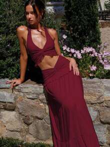 Two-Piece Set: Sleeveless Top With V-Neck And  Halter Neck And Long Ruffled Skirt - 酒紅色 - 查看 2