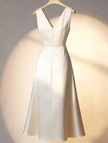 Vestido maxi elegante de satén color crema marfil sin mangas con cuello en V, cintura fruncida y abertura lateral.Alta calidad para ocasiones formales y citas - Albaricoque - Ver 2