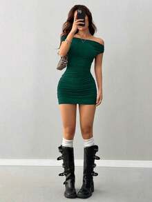 Vestido mini con hombros descubiertos y volantes, sexy - Verde Oscuro - Ver 3