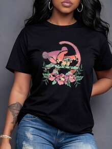 Sunset With Silhouettes Of Wild Animals Surrounded By Tropical Flowers That Symbolize Freedom And Connection With Nature. Casual, Comfortable And Modern Women's T-Shirt, Short Sleeve. - 黑色 - 查看 7