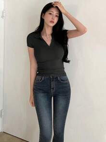 Camiseta polo de manga corta de ajuste ceñido de unicolor para mujer, casual de verano, casual de negocios, tops estilo universitario para mujer - Negro - Ver 2