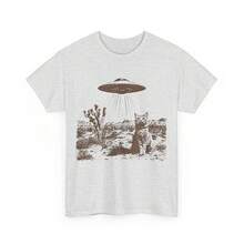 Camiseta Desert Cat UFO para hombre, camiseta de verano con gráfico de secuestro alienígena, ropa de calle de manga corta, camiseta holgada divertida para fanáticos de la ciencia ficción - forma - Ver 1