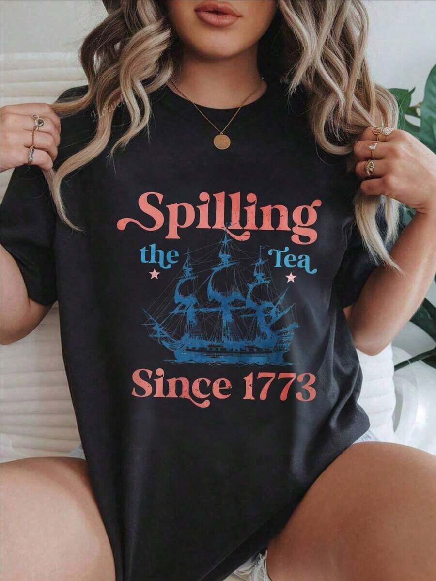 Spilling The Tea Since 1773 Camiseta Casual de Mujer con Estampado de Barco, Adecuada para Todas las Temporadas
-Blanco - Negro - Ver 1