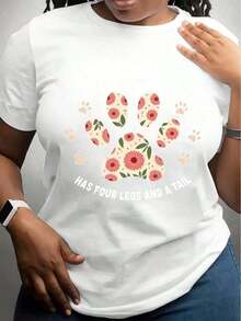 Camisa Casual Premium para Mujer, Blanca con Estampado Floral de Huellas de Mascotas, con Cuatro Patas y Cola, para Amantes de Mascotas y Dueños de Perros, Uso Diario, Cuello Redondo, Corte Holgado, Ecológica - Blanco - Ver 1