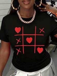 White T-Shirt With Red Hearts And XS Tic Tac Toe Design, Casual Top For Women, Valentine's Day Gift, Wearable Art, Fashion Statement, Round Neck, Short Sleeve, Soft And Comfortable Cotton Clothing For Everyday Style. - 黑色 - 查看 2