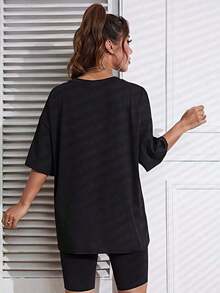 1 Piece Of Women's Casual T-Shirt, Loose Fit And Crew Neck - Black, With A Red Lips Print And The Word 'Red', A Comfortable Garment For All Seasons, Machine Washable, Designed With An Open Style And Includes Additional Accessories. Ideal For Casual Everyday Wear. 100% Cotton. - Unisex Short-Sleeved Cotton Crew Neck T-Shirt, Urban Vintage Style. - 黑色 - 查看 2