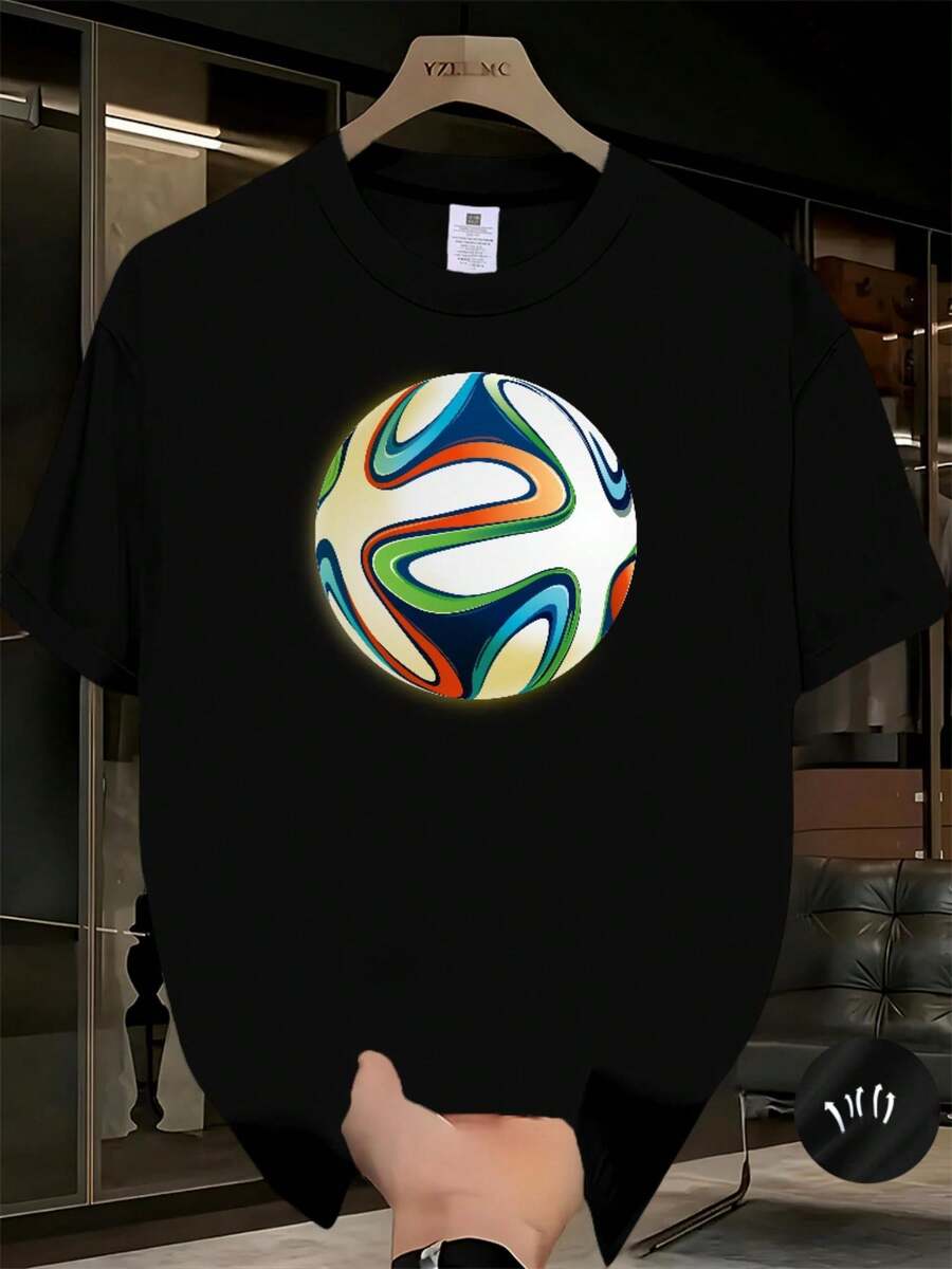 Camiseta conmemorativa para hombre 2026 - Estampado con patrón de fútbol - Diseño casual de cuello redondo - Adecuada para entrenamiento y uso al aire libre - Ropa de fanático del evento 2026 - Lavable a máquina - Ideal para entusiastas de los deportes y uso diario, secado rápido, absorción de humedad, transpirable con malla, sin opresión - Negro - Ver 1