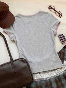 2026 Nueva Moda Camiseta Casual Versátil de Mujer con Cuello Redondo y Mangas Cortas, Contraste de Ribete, Top de Verano, Ropa de Primavera para Exteriores, Top Beige Casual Y2K - Gris Claro - Ver 2