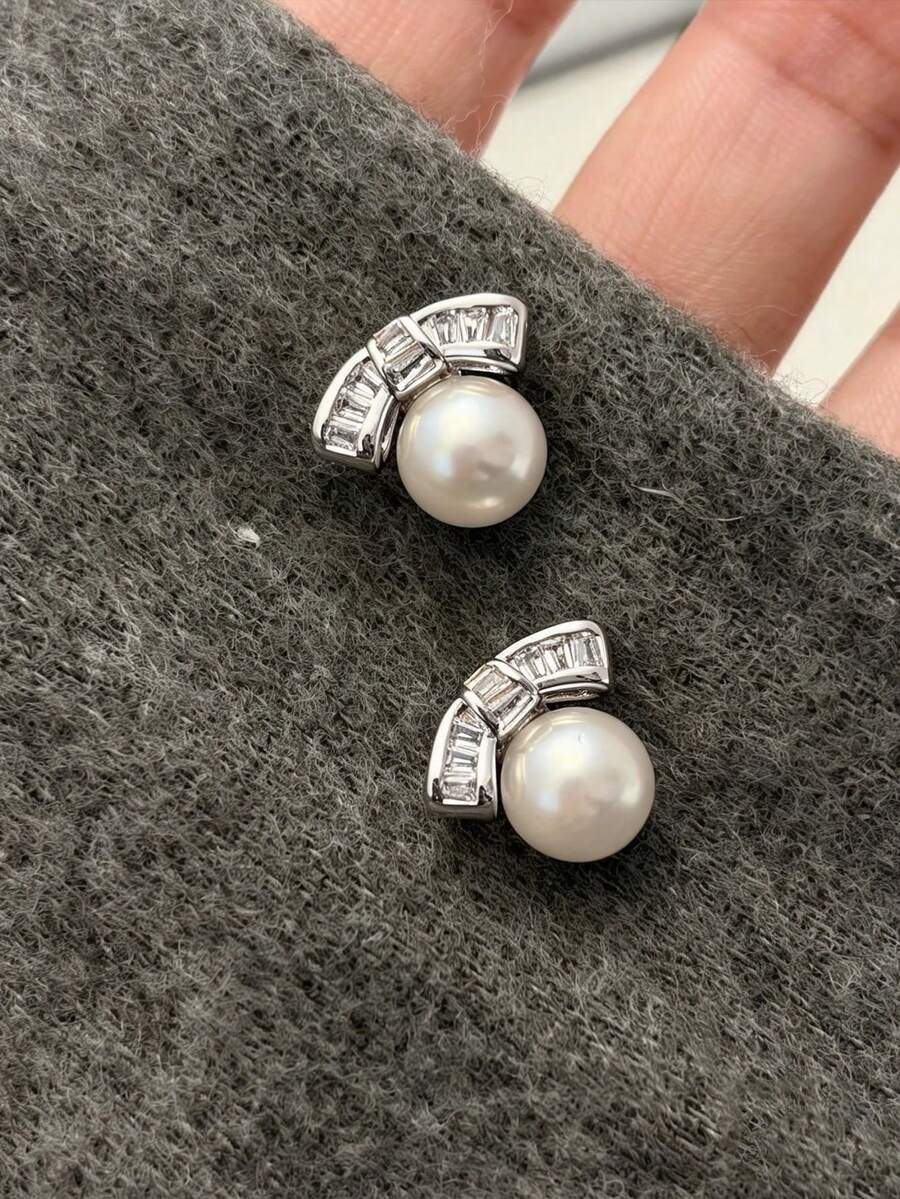 1 Đôi bông tai đính ngọc trai hình nơ đính đá Zirconia, kiểu dáng tối giản tinh tế, đa năng dành cho nữ. - Bạc - Xem 1