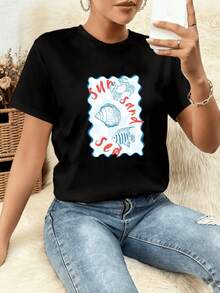 Women's Casual Short-Sleeved T-Shirt With A Round Neck, Perfect For Summer And The Beach. Featuring A Vibrant Print Of Waves, Shells, And Fish, It Boasts Vivid Colors. Made From Soft, Breathable, Double-Brushed Milk Silk Fabric, It Has A Relaxed Fit, Making It Suitable For Everyday Summer Wear. Modern, Sporty, Youthful, Versatile, Fun For Parties, Fashionable, Unique, Beachy, And Comfortable For All Seasons. - 黑色 - 查看 6