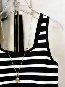 Top ajustado de mujer con ribete de color contrastante - Blanco y Negro - Ver 3