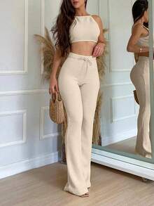 Este nuevo conjunto casual de dos piezas para mujer en color albaricoque incluye una camiseta sin mangas de verano con espalda descubierta y lazo frontal, y pantalones acampanados. Su corte ajustado es favorecedor y elegante para el día a día. - Albaricoque - Ver 4