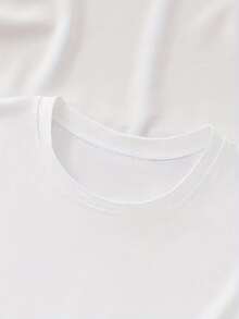 Una camiseta de manga corta para mujer con estampado frontal, hecha de un material cómodo y transpirable, perfecta para un look casual, ideal para las temporadas de primavera y verano - Blanco - Ver 6