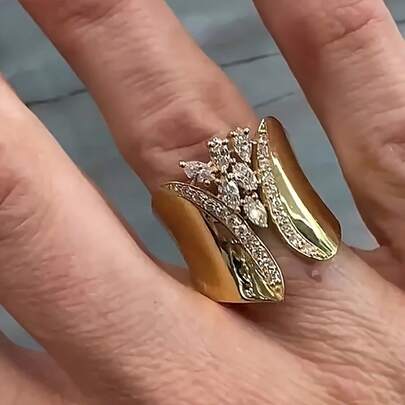 Nhẫn mạ vàng 18K hình bầu dục đính đá Zirconia, thiết kế dây leo thanh lịch dành cho nữ.