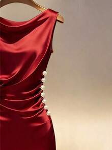 Vestido ajustado sin mangas con cuello drapeado de satén color dorado champán - Rojo - Ver 3