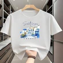 Camiseta de hombre con estampado de paisajes de las islas griegas y dise?o de Santorini, perfecta para el verano gracias a su dise?o transpirable de manga corta. Esta camiseta informal de cuello redondo en blanco y azul es ideal para viajar y para el día a día; una prenda cómoda y versátil. - Blanco - Ver 1