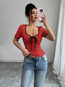 Raffinéa Camiseta ajustada de mujer con diseño de lazo de cuello en V de bloque de color estilo francés, top con lazo delantero rojo, top con cordones rojos, top sexy rojo, blusas de manga corta para mujer, últimas blusas para mujer, nuevos llegados - Rojo - Ver 6